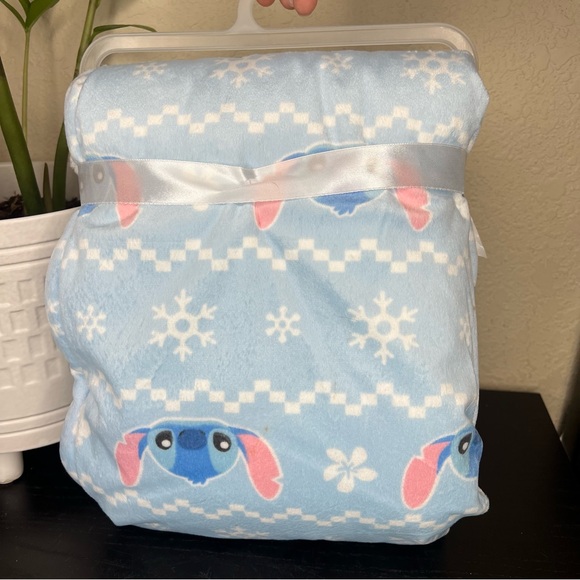 NEW Disney Christmas Stitch Baby Blanket - Picture 2 of 4